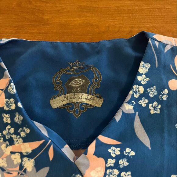 Dickie’s scrub top black label - Picture 4 of 5